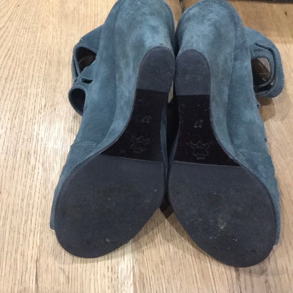 Gray Suede Gladiator Style Wedges - Picture 6 of 12